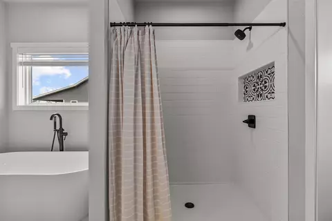 Bath - w5539 Schreiber Lane, Appleton, WI 54915 photo 2 of 6