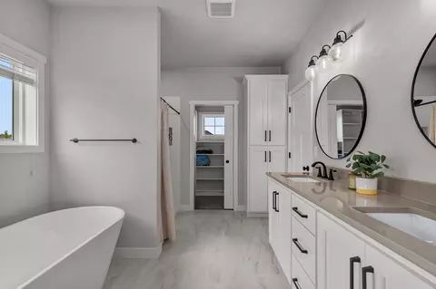 Bath - w5539 Schreiber Lane, Appleton, WI 54915 photo 1 of 6