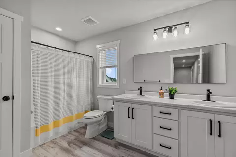 Bath - w5539 Schreiber Lane, Appleton, WI 54915 photo 6 of 6