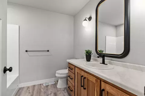 Bath - w5539 Schreiber Lane, Appleton, WI 54915 photo 5 of 6