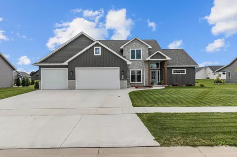 Exterior - w5539 Schreiber Lane, Appleton, WI 54915 photo 2 of 8