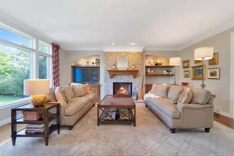 Living - 126 E Crossing Meadows Ln, Appleton, WI 54913 photo 3 of 4