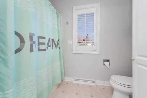 Bath - 126 E Crossing Meadows Ln, Appleton, WI 54913 photo 6 of 7