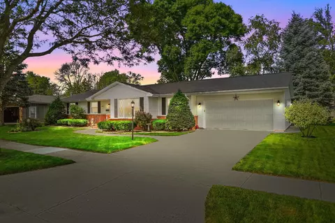 2525 S Greenview St, Appleton, WI 54915