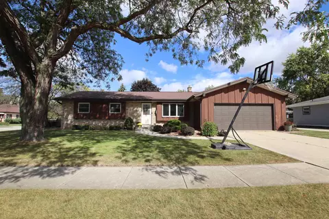 11 Pheasant Dr, Fond Du Lac, WI 54935