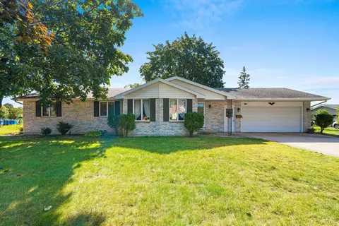 2942 Finger Rd, Green Bay, WI 54311
