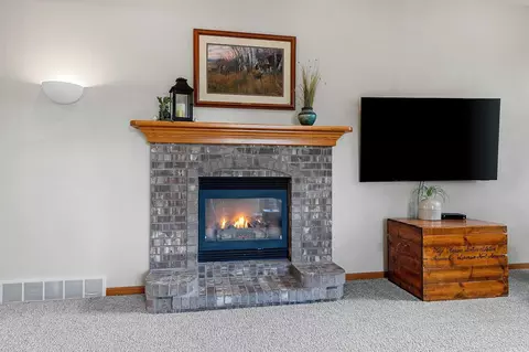 Living - w5927 Tranquil Way, Appleton, WI 54915 photo 4 of 4