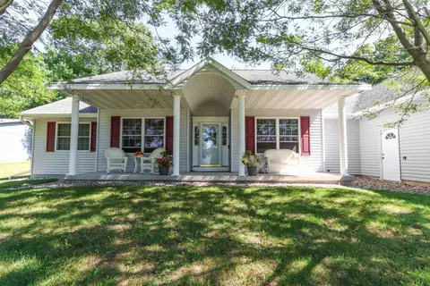 632 Bailey St, Waupaca, WI 54981
