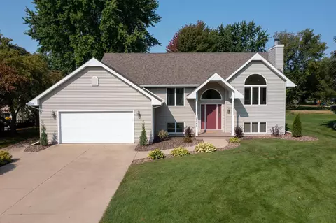 2245 Parkside Dr, Oshkosh, WI 54901