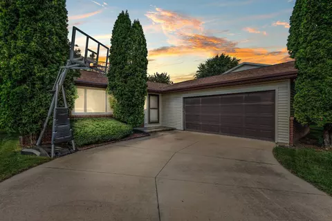 3513 N Windward Ln, Appleton, WI 54911