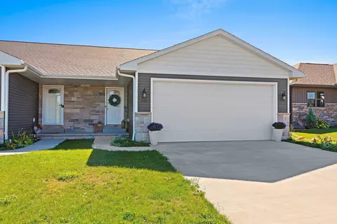 933 Highland Park Rd, Neenah, WI 54956