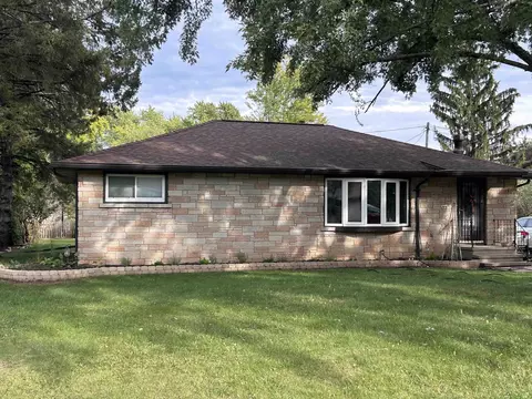 715 Woodfield Rd, Neenah, WI 54956