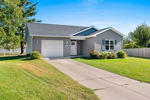 1744 Chicago Ct, Green Bay, WI 54302