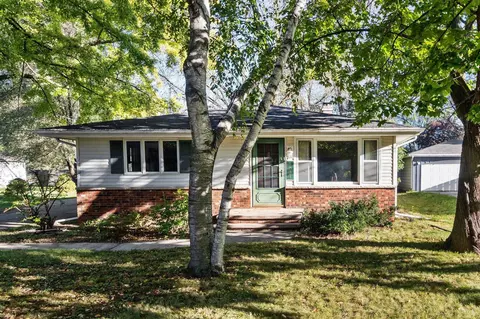 1024 E Park Hills Dr, Appleton, WI 54915