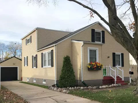1613 Western St, Oshkosh, WI 54901