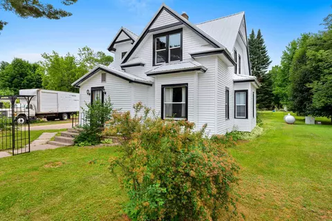 1025 Main St, Gresham, WI 54128 photo 4