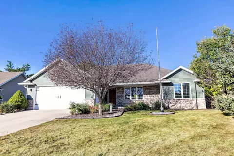 2059 Luxury Dr, Green Bay, WI 54313
