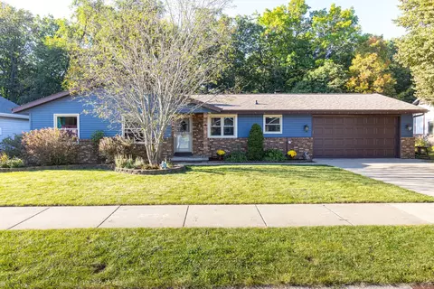 1341 Edgewood Dr, Kaukauna, WI 54130
