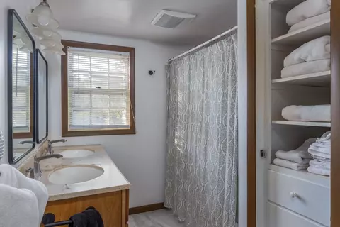 Bath - 609 E Grant St, Appleton, WI 54911 photo 1 of 1