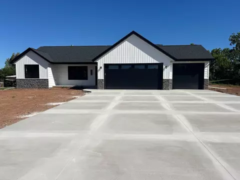 4342 Lakeland Dr, Oshkosh, WI 54904