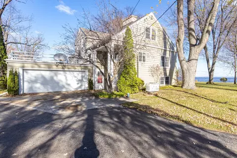 3604 Edgewater Ln, Oshkosh, WI 54902