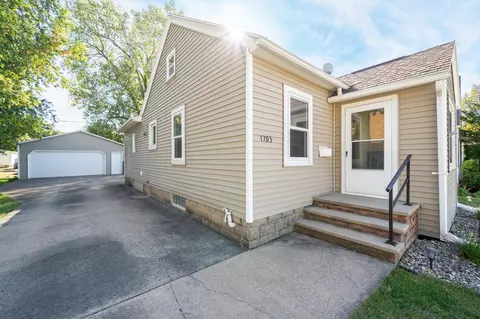 1703 W Summer St, Appleton, WI 54914 photo 2
