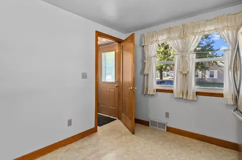 1042 W Grant St, Appleton, WI 54914 photo 6