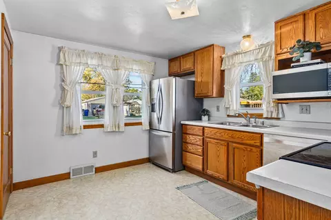 1042 W Grant St, Appleton, WI 54914 photo 2