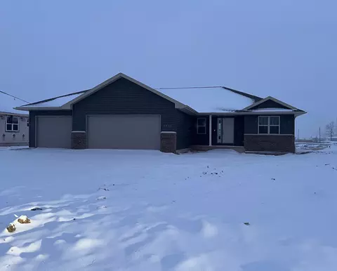 1525 Frontier Rd, Luxemburg, WI 54217