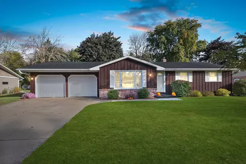 203 James Ct, Pulaski, WI 54162