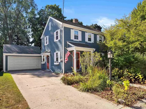 1915 28th St, Two Rivers, WI 54241