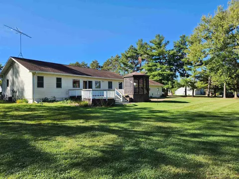 Exterior - 237 E Waushara St, Berlin, WI 54923 photo 9 of 18