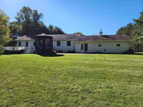 Exterior - 237 E Waushara St, Berlin, WI 54923 photo 7 of 18