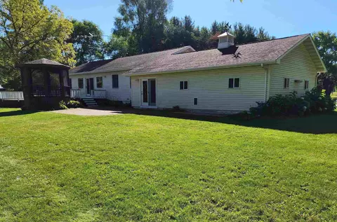 Exterior - 237 E Waushara St, Berlin, WI 54923 photo 8 of 18