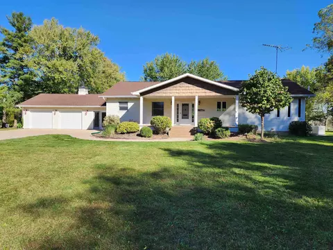Exterior - 237 E Waushara St, Berlin, WI 54923 photo 2 of 18