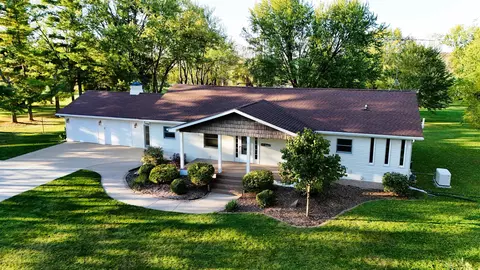 Exterior - 237 E Waushara St, Berlin, WI 54923 photo 4 of 18