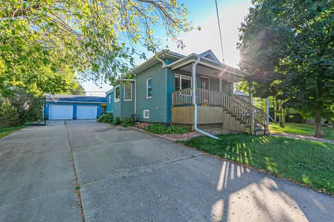 809 3rd St, Menasha, WI 54952