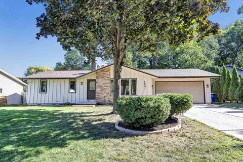 1241 Delray Dr, Green Bay, WI 54304