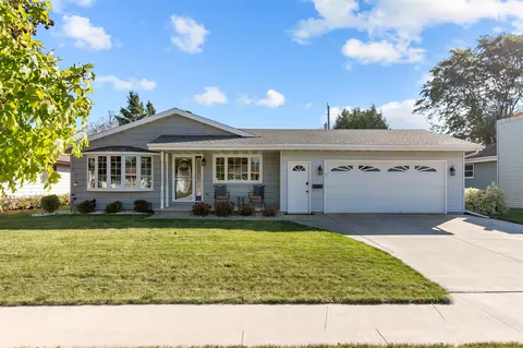 515 Steven St, Combined Locks, WI 54113