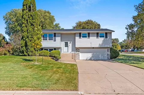 2221 Boardwalk Ave, Green Bay, WI 54311