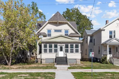 418 Waugoo Ave, Oshkosh, WI 54901