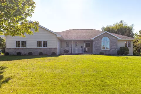 2395 Roselawn Ln, Oshkosh, WI 54904