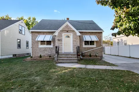 448 Bellevue St, Green Bay, WI 54302