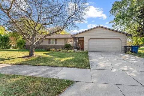 1295 Maricopa Dr, Oshkosh, WI 54904