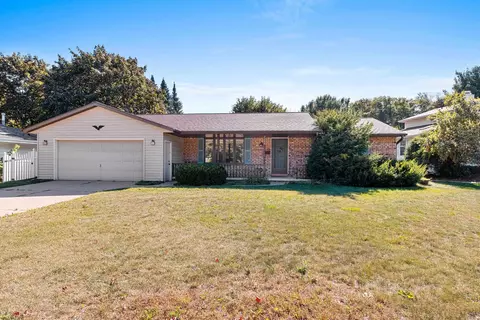 2547 Forestville Dr, Green Bay, WI 54304