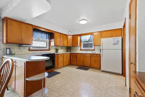 Kitchen - 1712 S Adams St, Appleton, WI 54915 photo 3 of 4