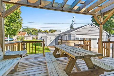 Exterior - 1712 S Adams St, Appleton, WI 54915 photo 4 of 13