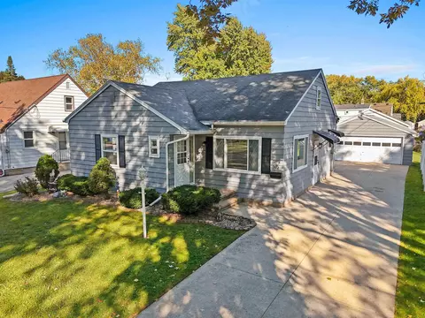 1712 S Adams St, Appleton, WI 54915