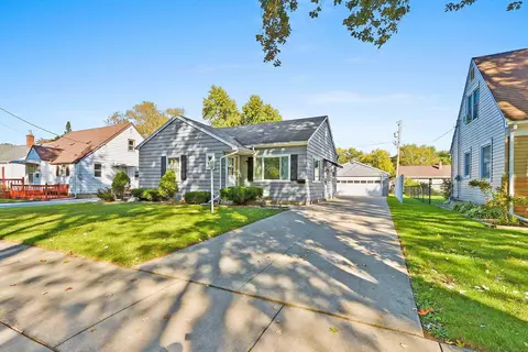 Exterior - 1712 S Adams St, Appleton, WI 54915 photo 12 of 13