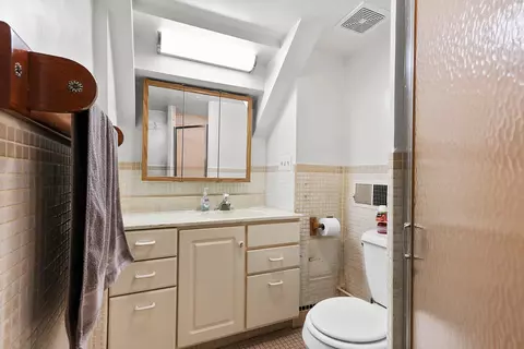 Bath - 1712 S Adams St, Appleton, WI 54915 photo 3 of 3